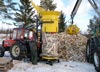 Paketointikone Peto 1000 käytössä traktorin kanssa